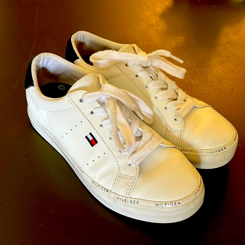 Women’s white shoes Tommy Hilfiger size 6.5 women’s size 5 men’s unisex